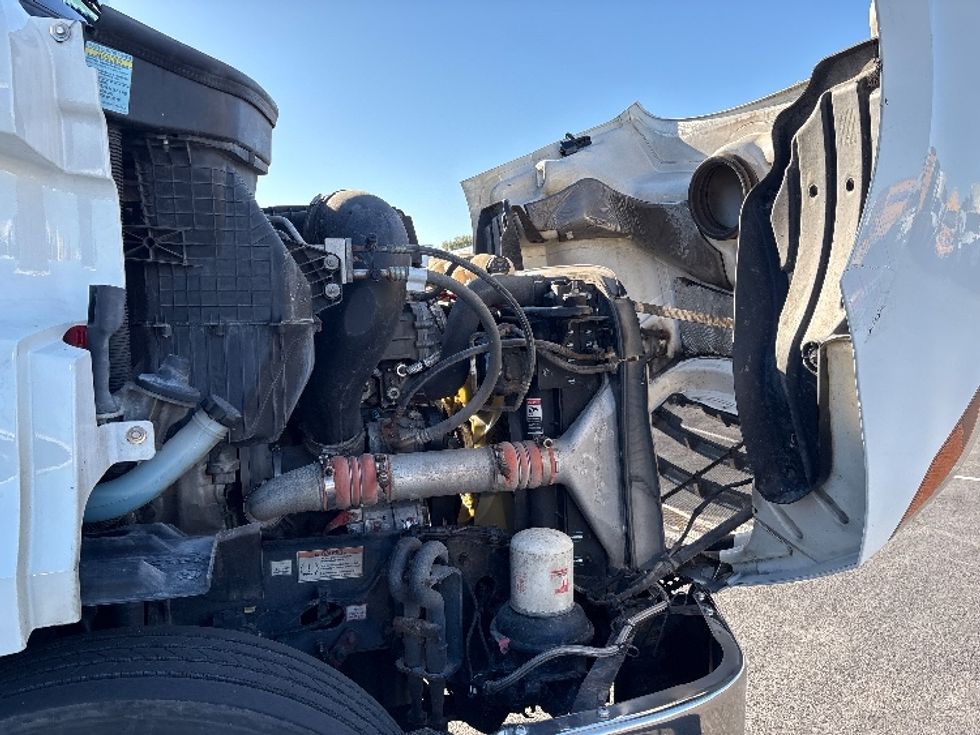 Day Cab Tractor-Heavy Duty Tractors-Freightliner-2020-T11664ST-Louisville-KY-464,663\n\t\tmiles-$ 45,250 - Image 15