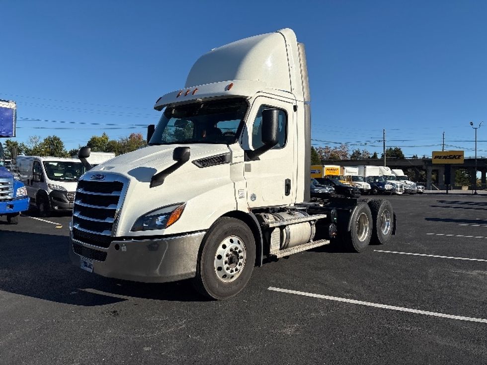 Day Cab Tractor-Heavy Duty Tractors-Freightliner-2020-T11664ST-Louisville-KY-464,663\n\t\tmiles-$ 45,250 - Image 3