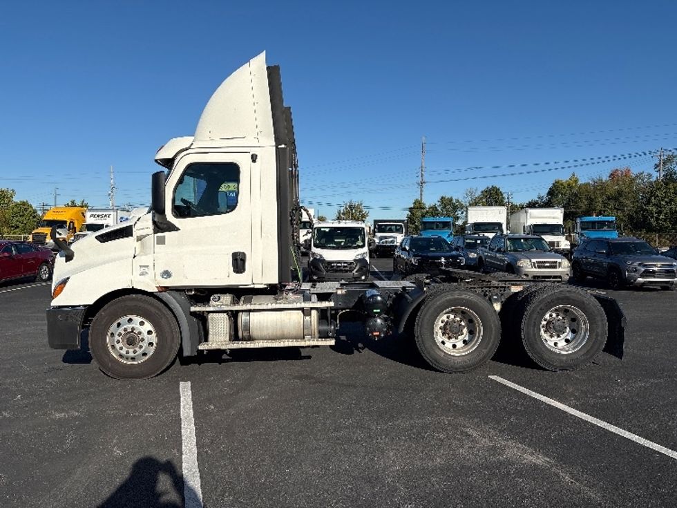 Day Cab Tractor-Heavy Duty Tractors-Freightliner-2020-T11664ST-Louisville-KY-464,663\n\t\tmiles-$ 45,250 - Image 4