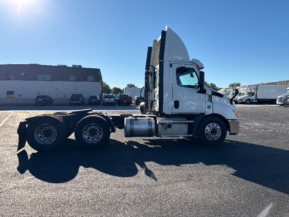 Day Cab Tractor-Heavy Duty Tractors-Freightliner-2020-T11664ST-Louisville-KY-464,663\n\t\tmiles-$ 45,250 - Image 8