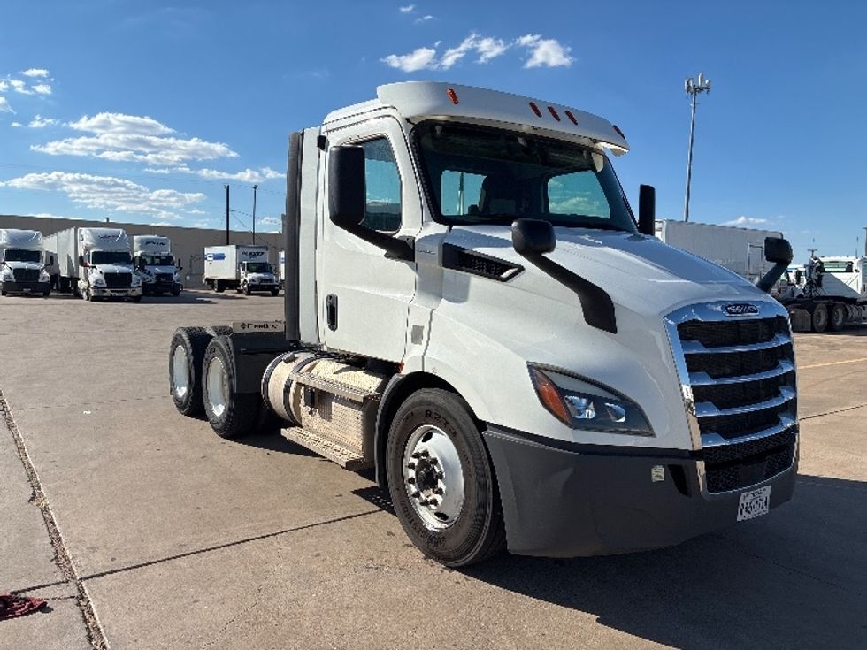 Day Cab Tractor-Heavy Duty Tractors-Freightliner-2020-T11664ST-Lubbock-TX-184,691\n\t\tmiles-$ 65,250 - Image 1