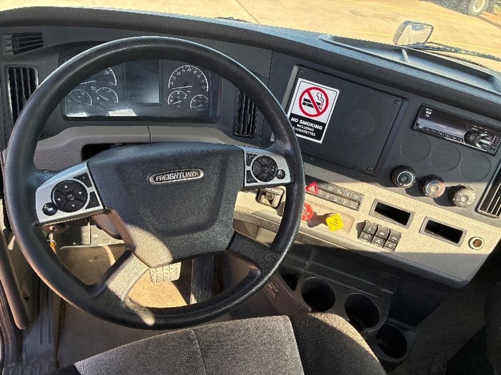 Day Cab Tractor-Heavy Duty Tractors-Freightliner-2020-T11664ST-Lubbock-TX-184,691\n\t\tmiles-$ 65,250 - Image 11