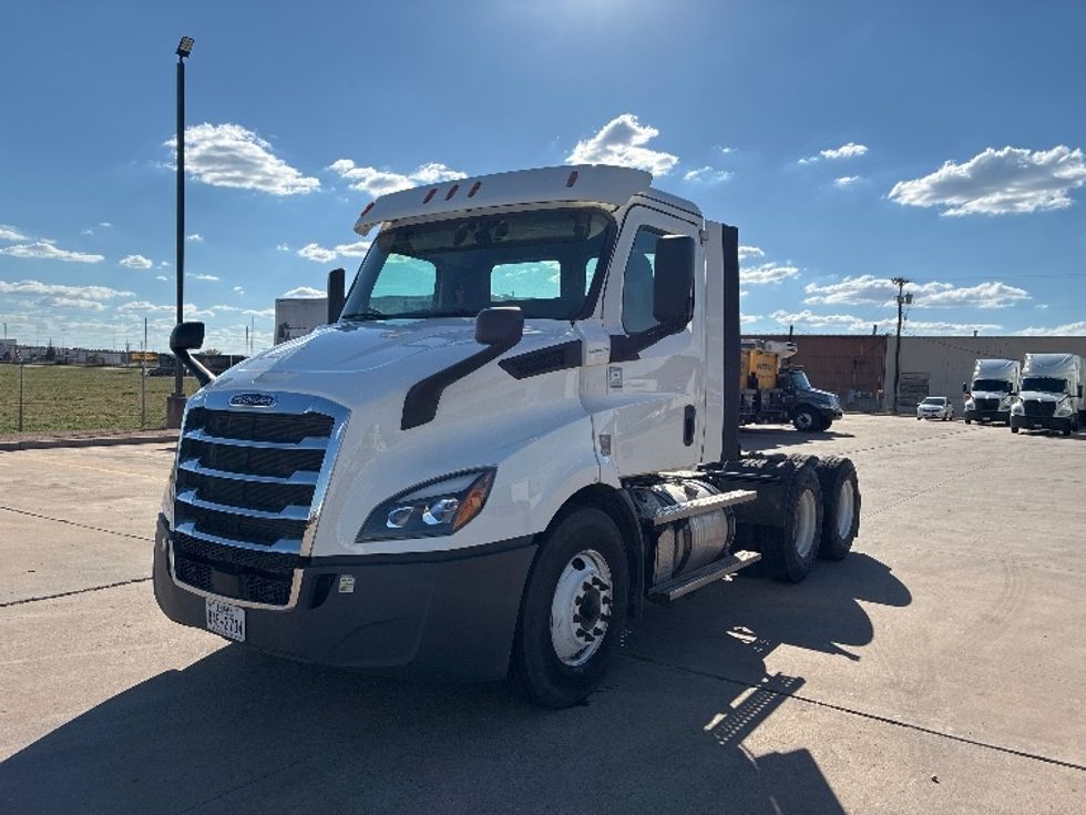 Day Cab Tractor-Heavy Duty Tractors-Freightliner-2020-T11664ST-Lubbock-TX-184,691\n\t\tmiles-$ 65,250 - Image 3