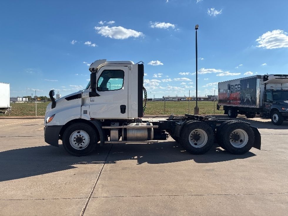 Day Cab Tractor-Heavy Duty Tractors-Freightliner-2020-T11664ST-Lubbock-TX-184,691\n\t\tmiles-$ 65,250 - Image 4