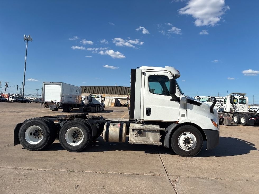 Day Cab Tractor-Heavy Duty Tractors-Freightliner-2020-T11664ST-Lubbock-TX-184,691\n\t\tmiles-$ 65,250 - Image 8