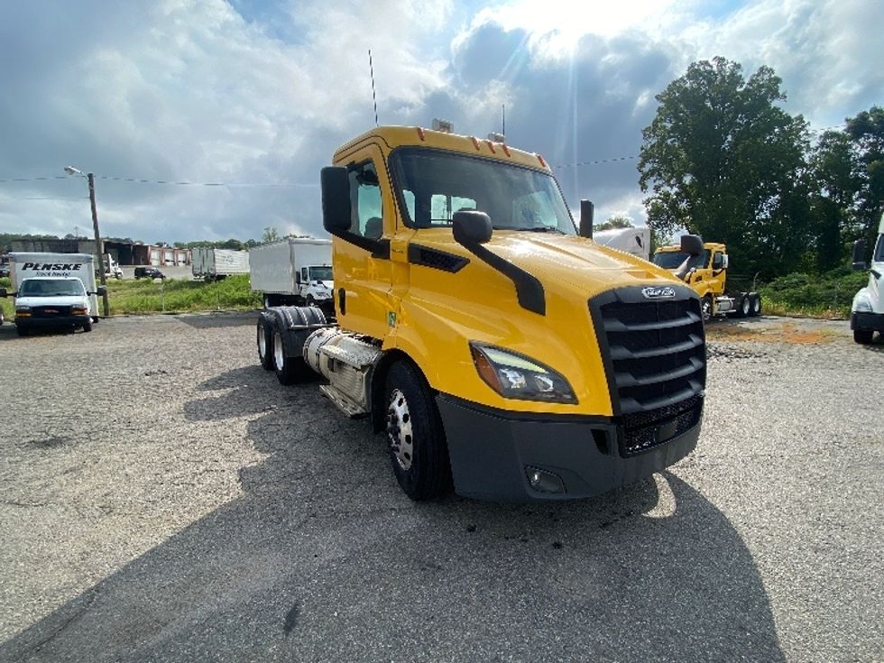 Day Cab Tractor-Heavy Duty Tractors-Freightliner-2020-T11664ST-Martinsville-VA-517,837\n\t\tmiles-$ 38,000 - Image 1