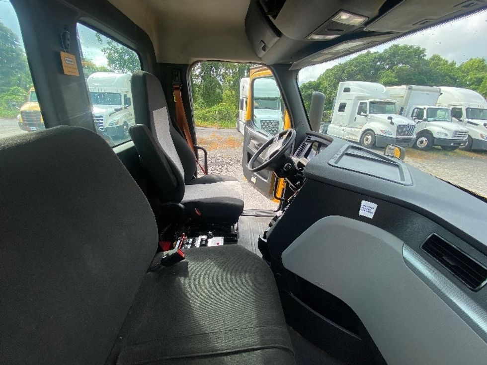 Day Cab Tractor-Heavy Duty Tractors-Freightliner-2020-T11664ST-Martinsville-VA-517,837\n\t\tmiles-$ 38,000 - Image 13