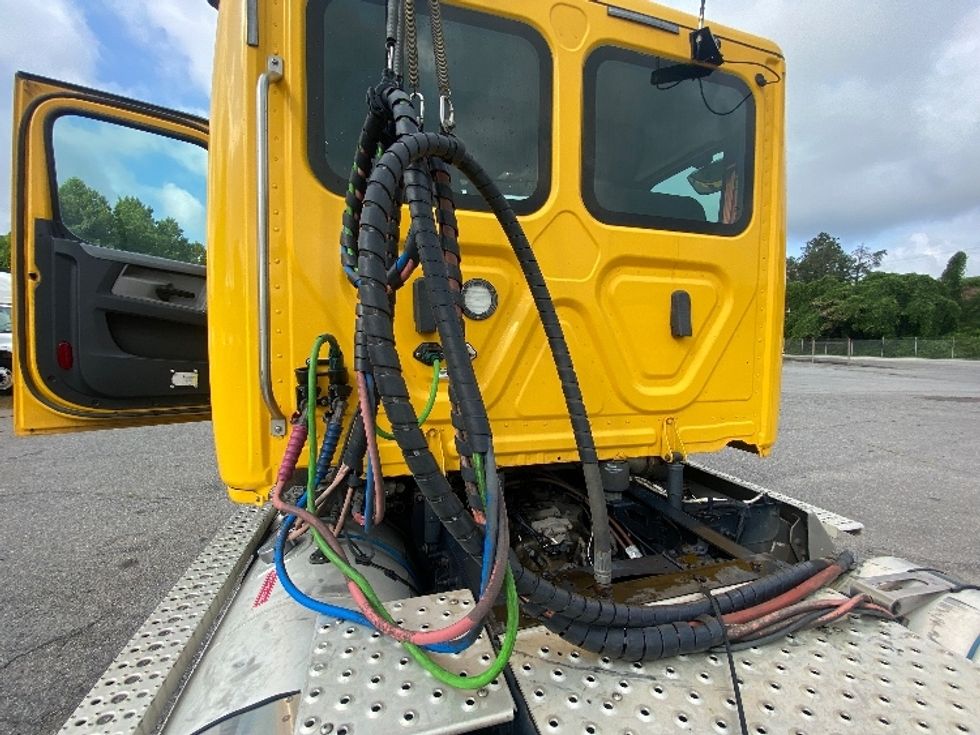 Day Cab Tractor-Heavy Duty Tractors-Freightliner-2020-T11664ST-Martinsville-VA-517,837\n\t\tmiles-$ 38,000 - Image 16