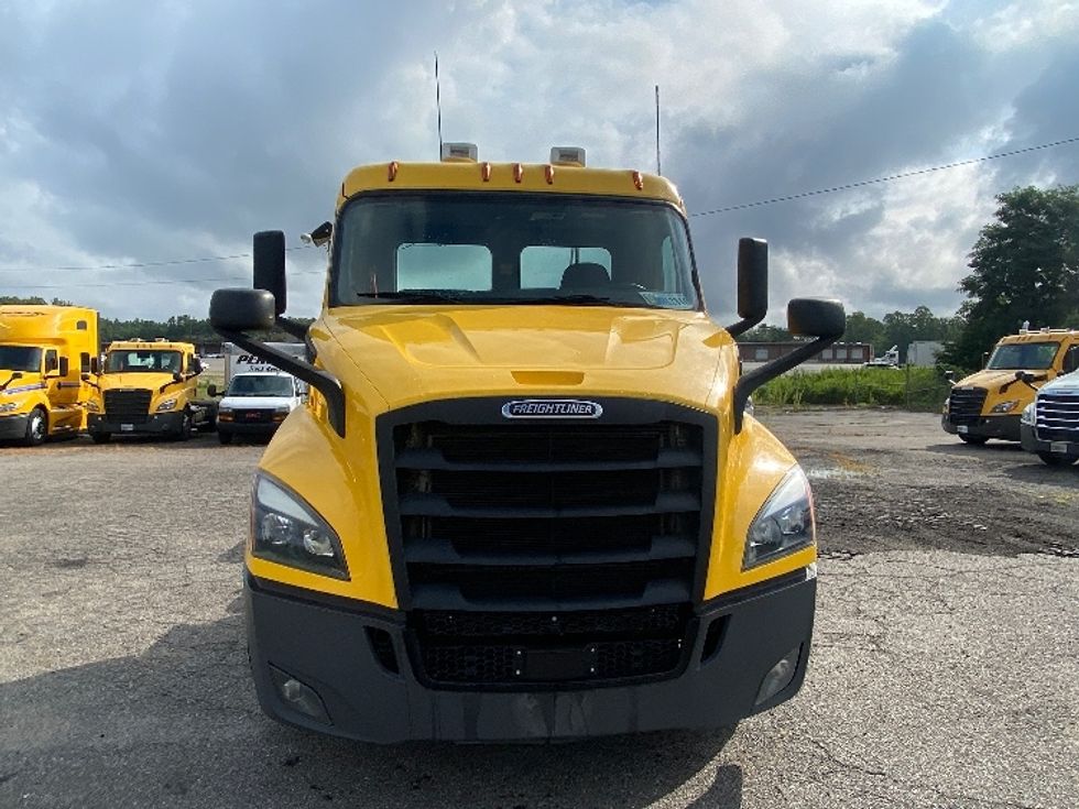 Day Cab Tractor-Heavy Duty Tractors-Freightliner-2020-T11664ST-Martinsville-VA-517,837\n\t\tmiles-$ 38,000 - Image 2