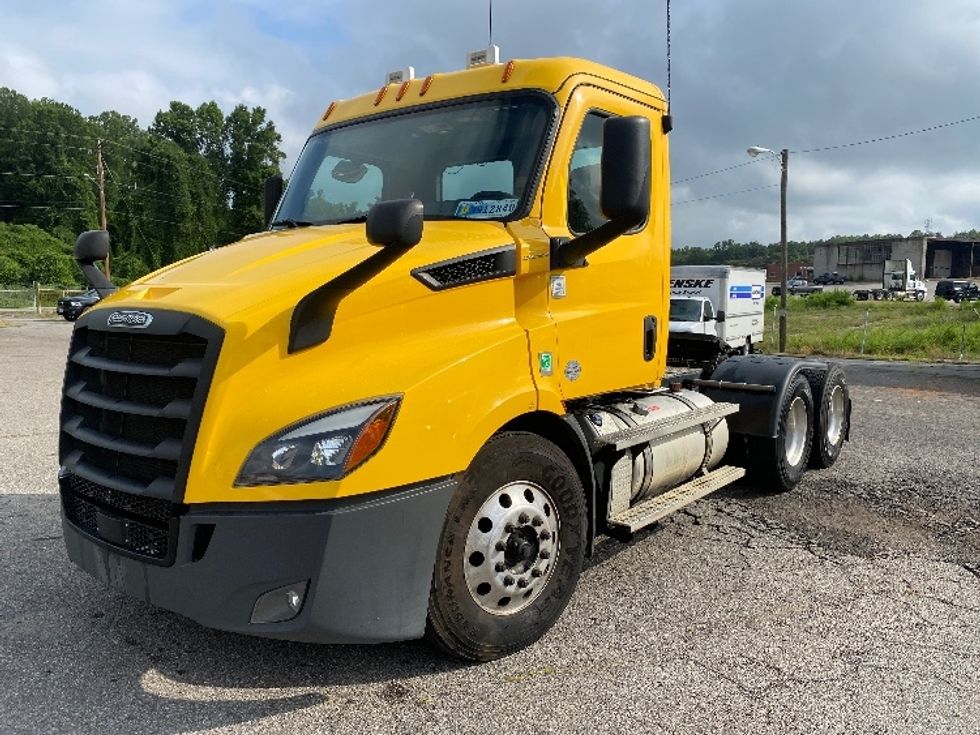 Day Cab Tractor-Heavy Duty Tractors-Freightliner-2020-T11664ST-Martinsville-VA-517,837\n\t\tmiles-$ 38,000 - Image 3