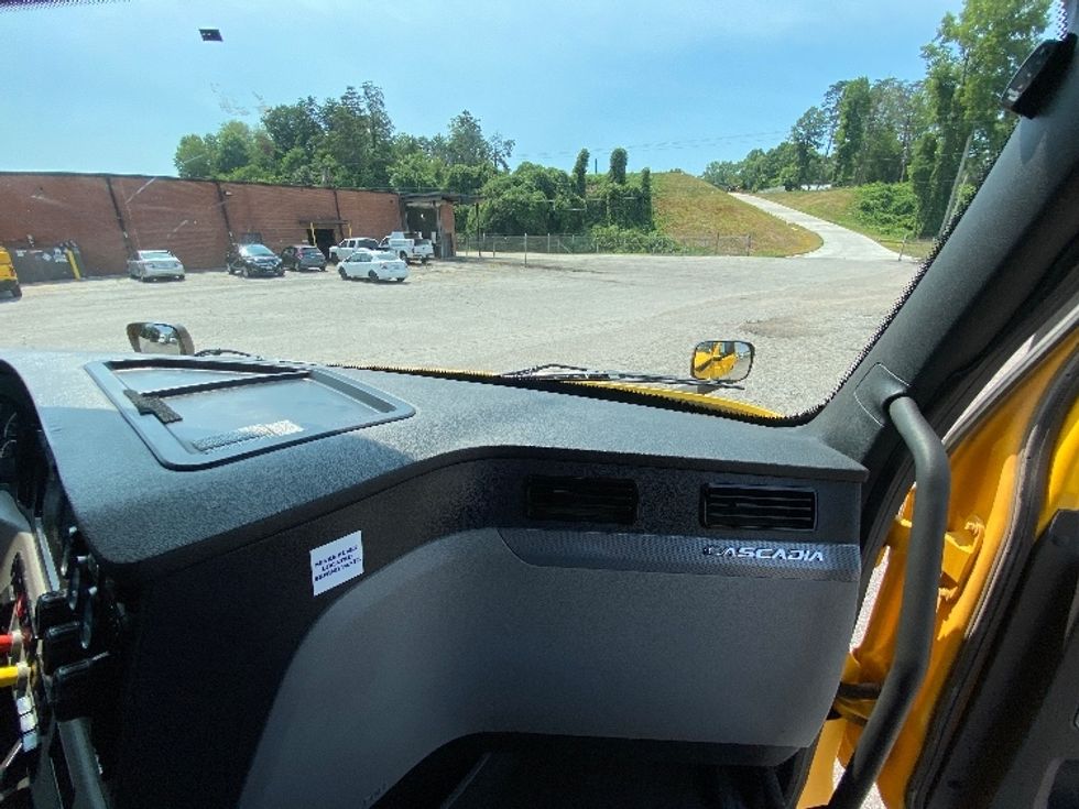 Day Cab Tractor-Heavy Duty Tractors-Freightliner-2020-T11664ST-Martinsville-VA-630,350\n\t\tmiles-$ 26,250 - Image 13