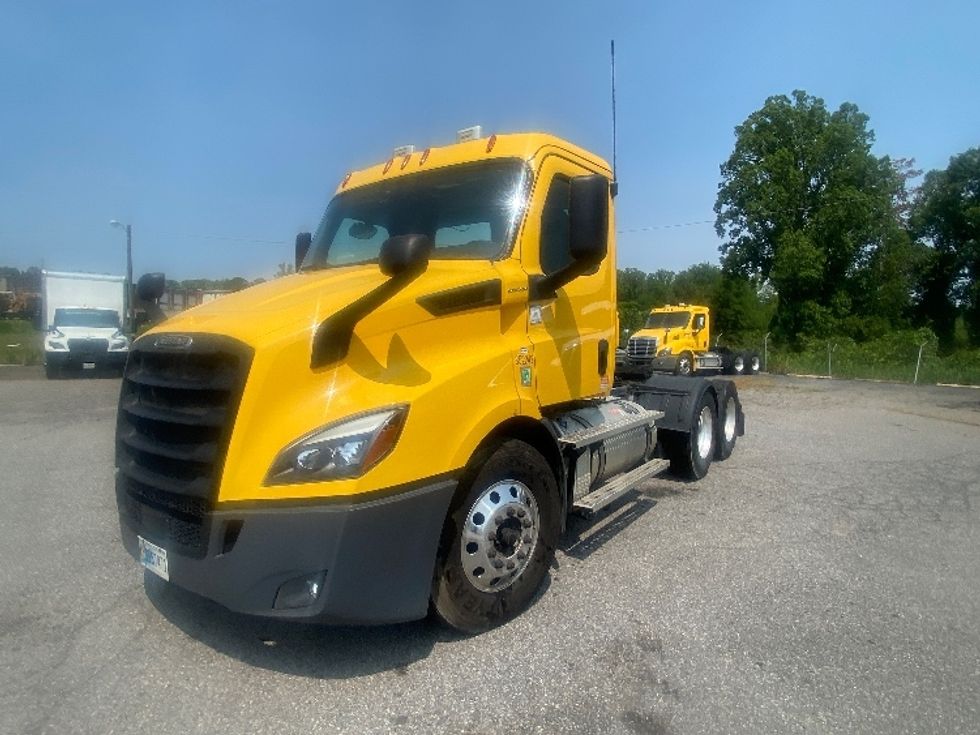 Day Cab Tractor-Heavy Duty Tractors-Freightliner-2020-T11664ST-Martinsville-VA-630,350\n\t\tmiles-$ 26,250 - Image 3