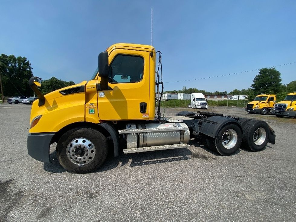 Day Cab Tractor-Heavy Duty Tractors-Freightliner-2020-T11664ST-Martinsville-VA-630,350\n\t\tmiles-$ 26,250 - Image 4