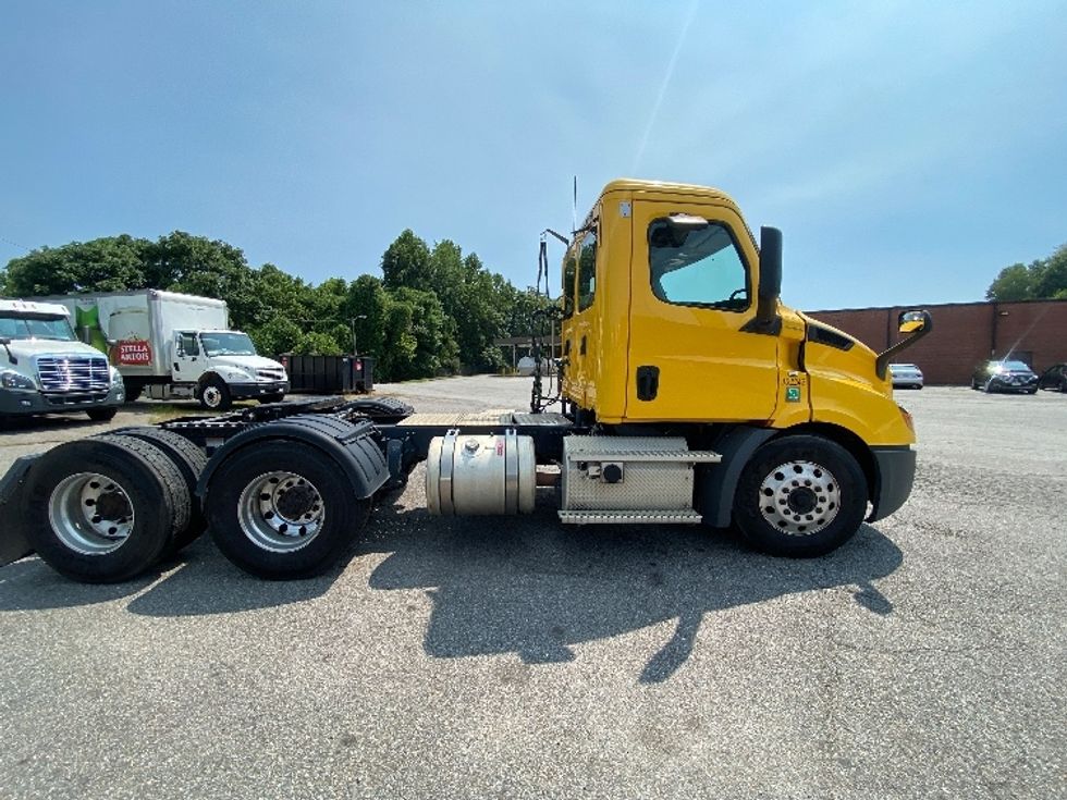 Day Cab Tractor-Heavy Duty Tractors-Freightliner-2020-T11664ST-Martinsville-VA-630,350\n\t\tmiles-$ 26,250 - Image 8