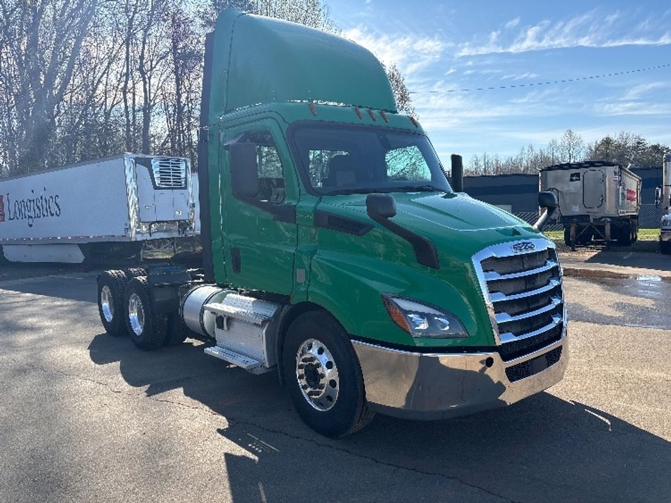 Day Cab Tractor-Heavy Duty Tractors-Freightliner-2020-T11664ST-Mebane-NC-500,448\n\t\tmiles-$ 41,250 - Image 1