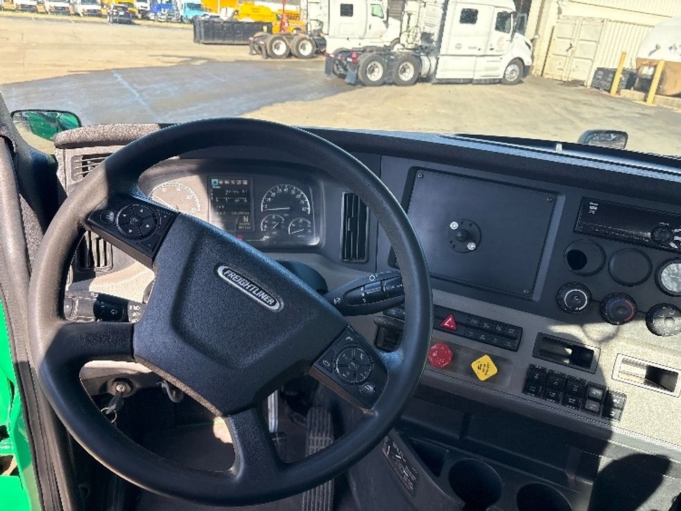 Day Cab Tractor-Heavy Duty Tractors-Freightliner-2020-T11664ST-Mebane-NC-500,448\n\t\tmiles-$ 41,250 - Image 11