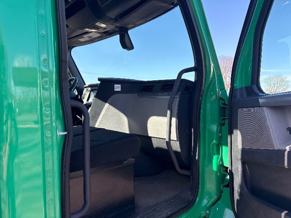 Day Cab Tractor-Heavy Duty Tractors-Freightliner-2020-T11664ST-Mebane-NC-500,448\n\t\tmiles-$ 41,250 - Image 12