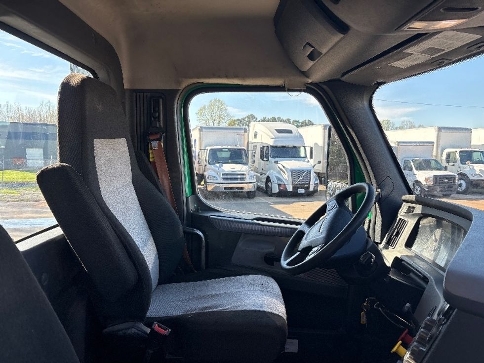 Day Cab Tractor-Heavy Duty Tractors-Freightliner-2020-T11664ST-Mebane-NC-500,448\n\t\tmiles-$ 41,250 - Image 14