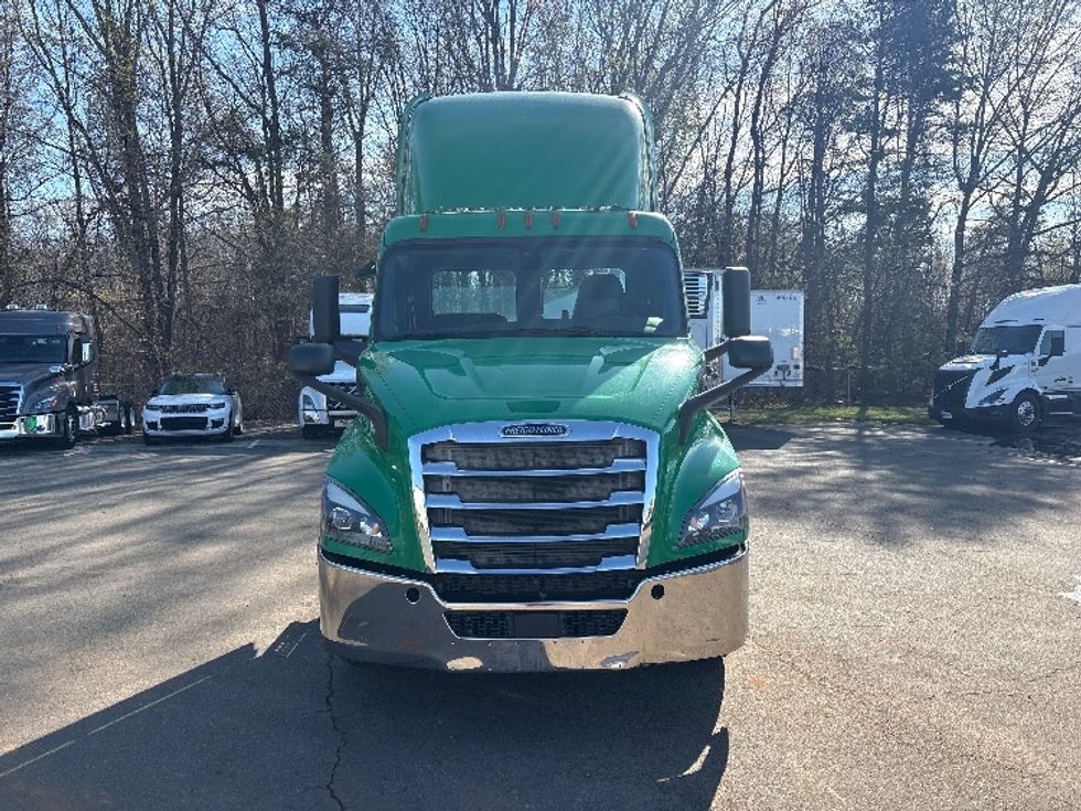 Day Cab Tractor-Heavy Duty Tractors-Freightliner-2020-T11664ST-Mebane-NC-500,448\n\t\tmiles-$ 41,250 - Image 2