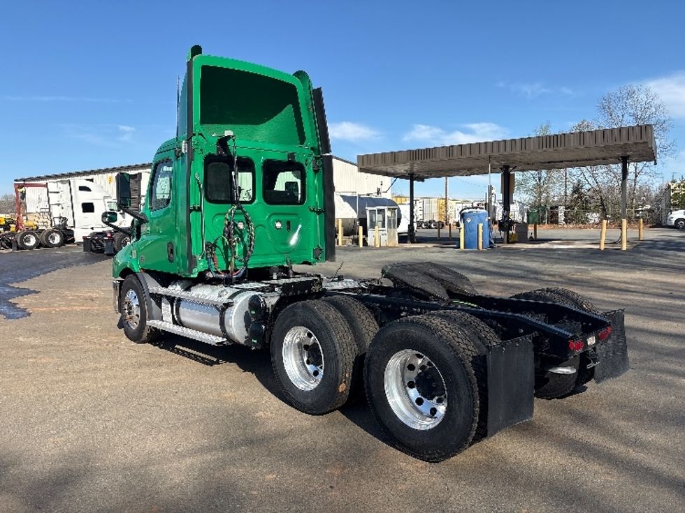 Day Cab Tractor-Heavy Duty Tractors-Freightliner-2020-T11664ST-Mebane-NC-500,448\n\t\tmiles-$ 41,250 - Image 5