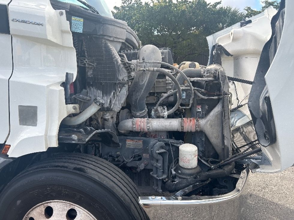 Day Cab Tractor-Heavy Duty Tractors-Freightliner-2020-T11664ST-Medley-FL-173,459\n\t\tmiles-$ 63,250 - Image 15