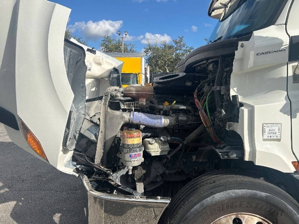 Day Cab Tractor-Heavy Duty Tractors-Freightliner-2020-T11664ST-Medley-FL-173,459\n\t\tmiles-$ 63,250 - Image 16