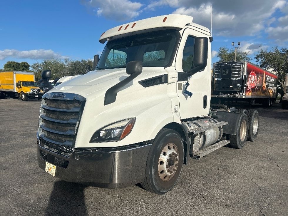 Day Cab Tractor-Heavy Duty Tractors-Freightliner-2020-T11664ST-Medley-FL-173,459\n\t\tmiles-$ 63,250 - Image 3