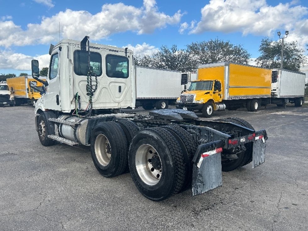 Day Cab Tractor-Heavy Duty Tractors-Freightliner-2020-T11664ST-Medley-FL-173,459\n\t\tmiles-$ 63,250 - Image 5
