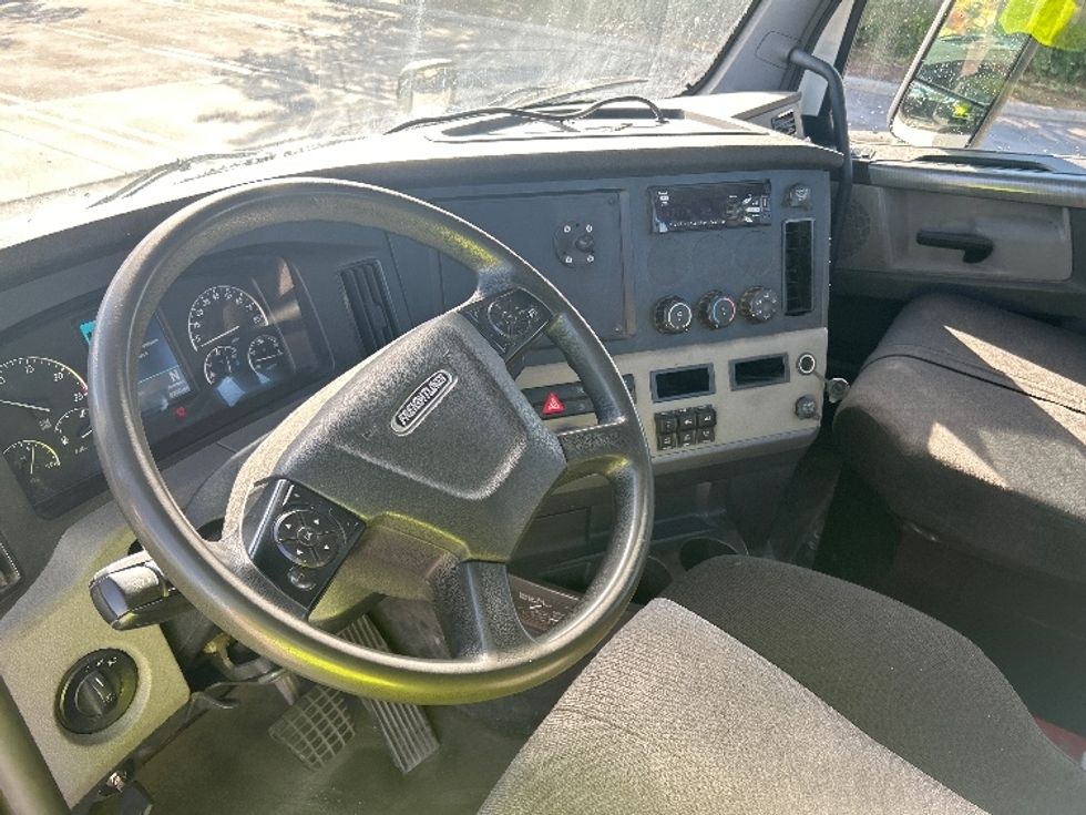 Day Cab Tractor-Heavy Duty Tractors-Freightliner-2020-T11664ST-Medley-FL-252,846\n\t\tmiles-$ 58,500 - Image 10