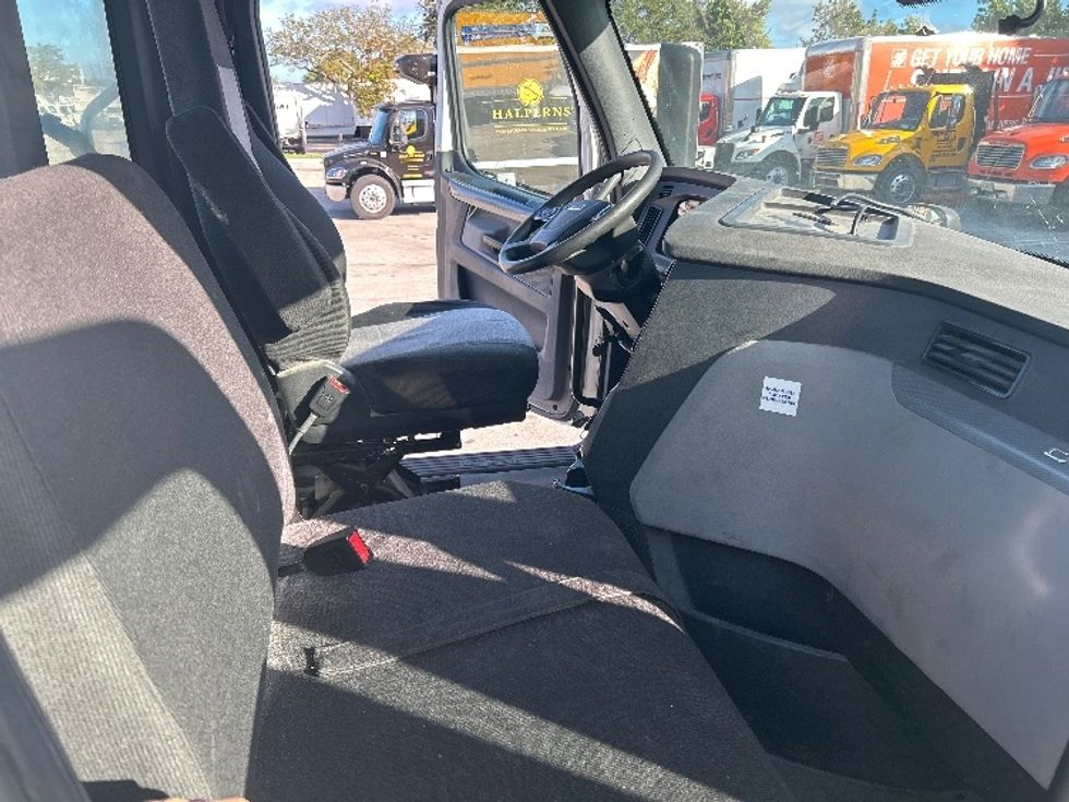 Day Cab Tractor-Heavy Duty Tractors-Freightliner-2020-T11664ST-Medley-FL-252,846\n\t\tmiles-$ 58,500 - Image 14