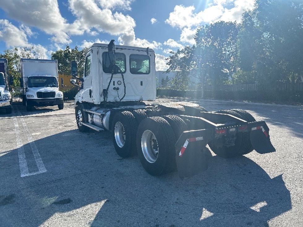 Day Cab Tractor-Heavy Duty Tractors-Freightliner-2020-T11664ST-Medley-FL-252,846\n\t\tmiles-$ 58,500 - Image 5