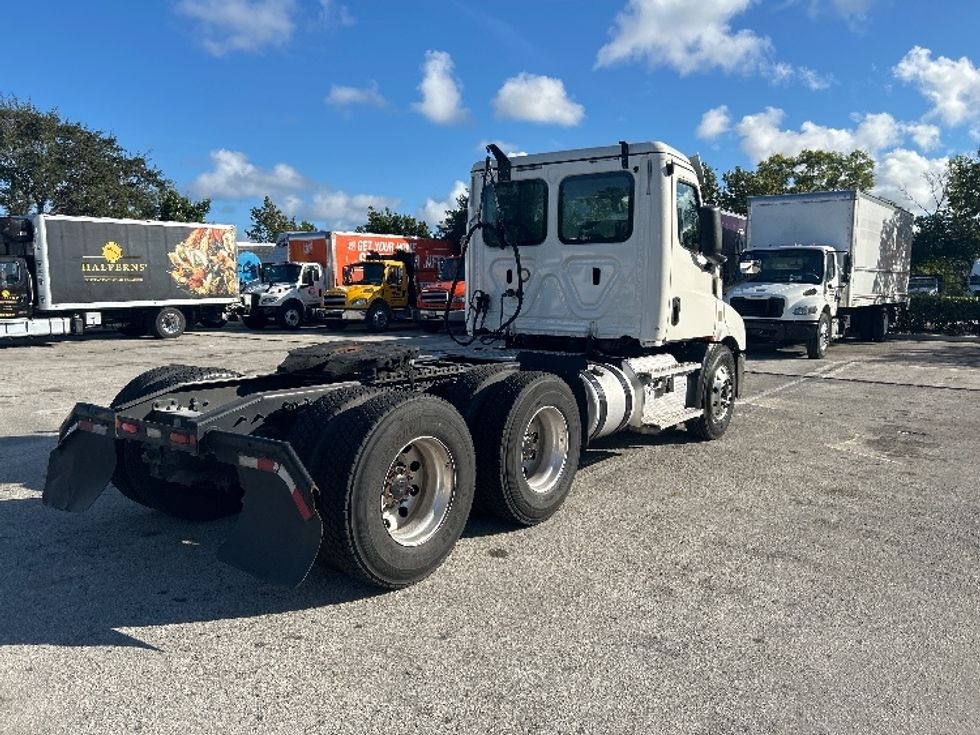 Day Cab Tractor-Heavy Duty Tractors-Freightliner-2020-T11664ST-Medley-FL-252,846\n\t\tmiles-$ 58,500 - Image 7