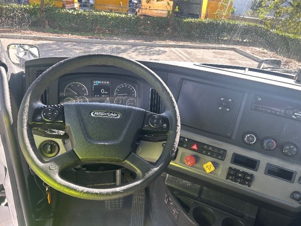 Day Cab Tractor-Heavy Duty Tractors-Freightliner-2020-T11664ST-Medley-FL-283,818\n\t\tmiles-$ 56,250 - Image 11