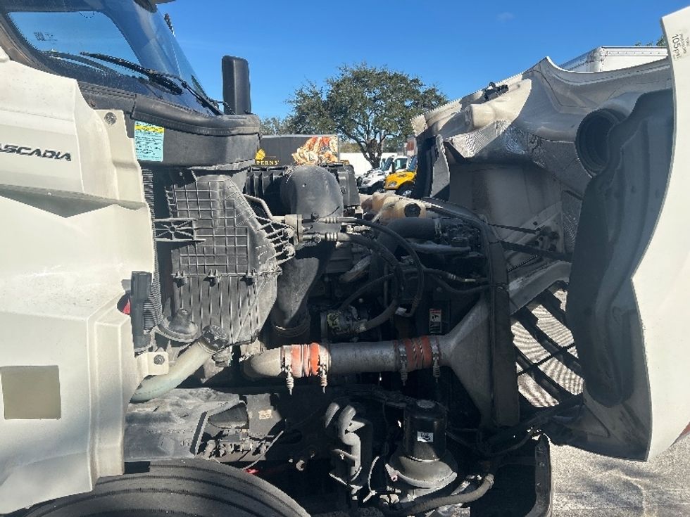 Day Cab Tractor-Heavy Duty Tractors-Freightliner-2020-T11664ST-Medley-FL-283,818\n\t\tmiles-$ 56,250 - Image 15