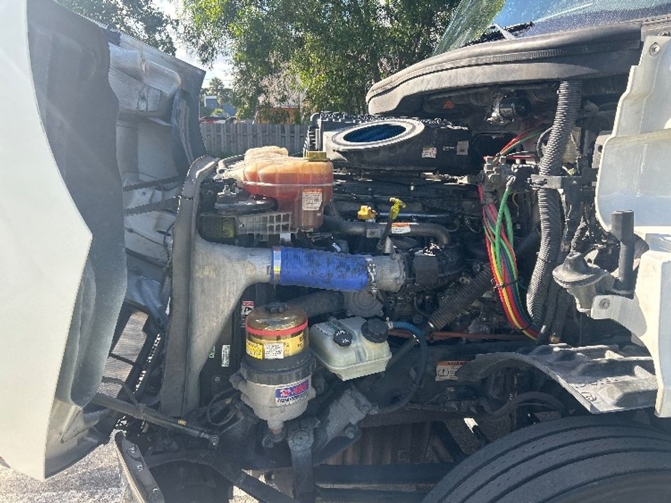 Day Cab Tractor-Heavy Duty Tractors-Freightliner-2020-T11664ST-Medley-FL-283,818\n\t\tmiles-$ 56,250 - Image 16