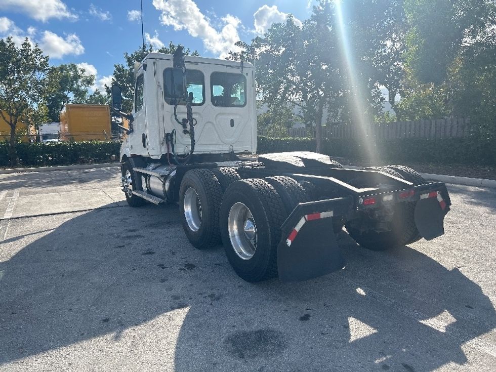 Day Cab Tractor-Heavy Duty Tractors-Freightliner-2020-T11664ST-Medley-FL-283,818\n\t\tmiles-$ 56,250 - Image 5