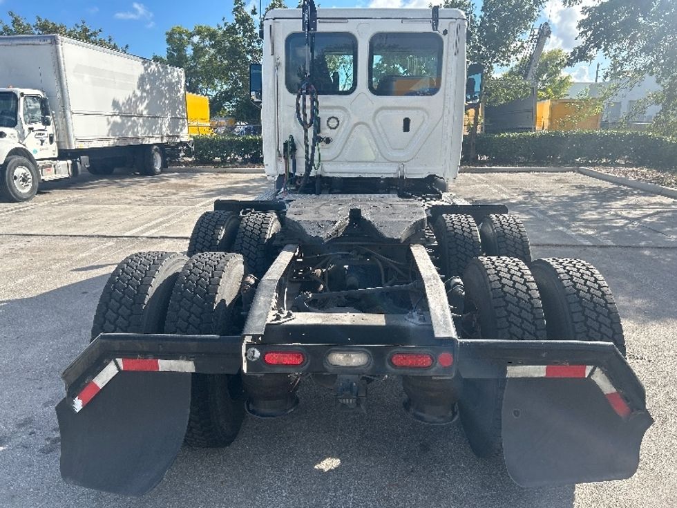 Day Cab Tractor-Heavy Duty Tractors-Freightliner-2020-T11664ST-Medley-FL-283,818\n\t\tmiles-$ 56,250 - Image 6