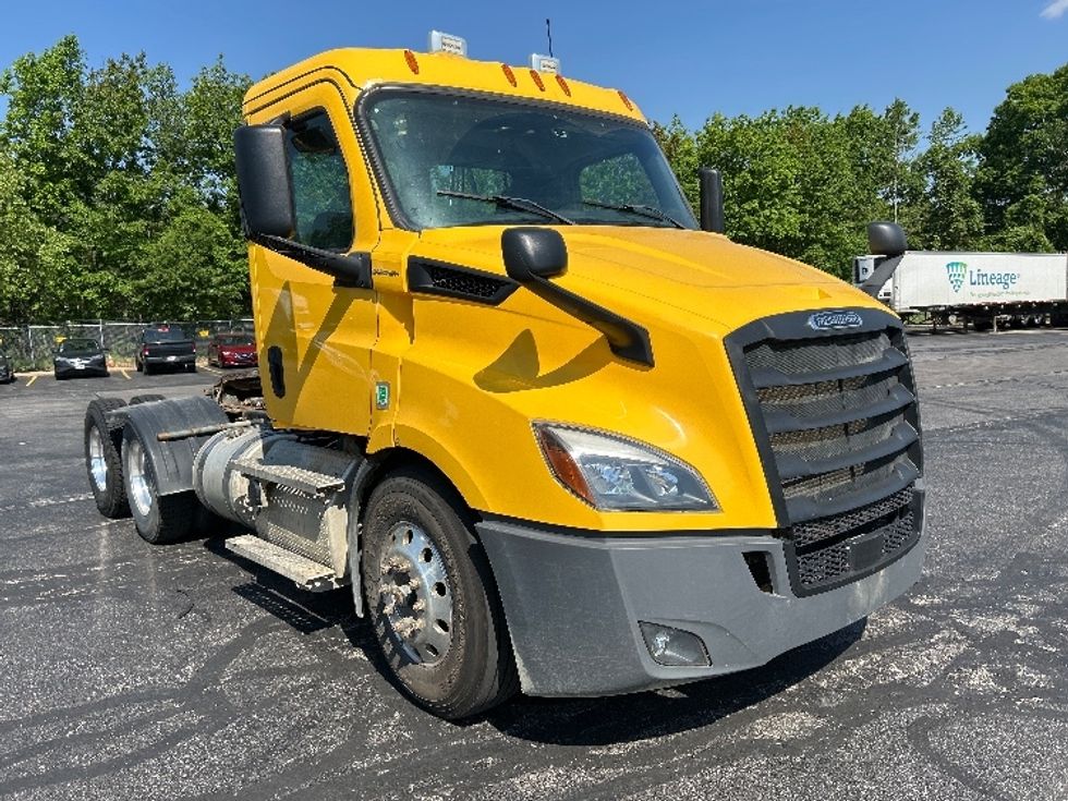 Day Cab Tractor-Heavy Duty Tractors-Freightliner-2020-T11664ST-Middlefield-OH-106,630\n\t\tmiles-$ 60,000 - Image 1