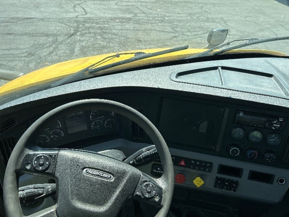 Day Cab Tractor-Heavy Duty Tractors-Freightliner-2020-T11664ST-Middlefield-OH-106,630\n\t\tmiles-$ 60,000 - Image 10