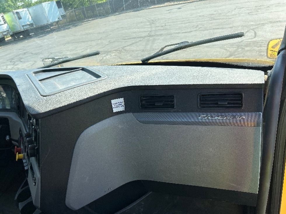 Day Cab Tractor-Heavy Duty Tractors-Freightliner-2020-T11664ST-Middlefield-OH-106,630\n\t\tmiles-$ 60,000 - Image 12
