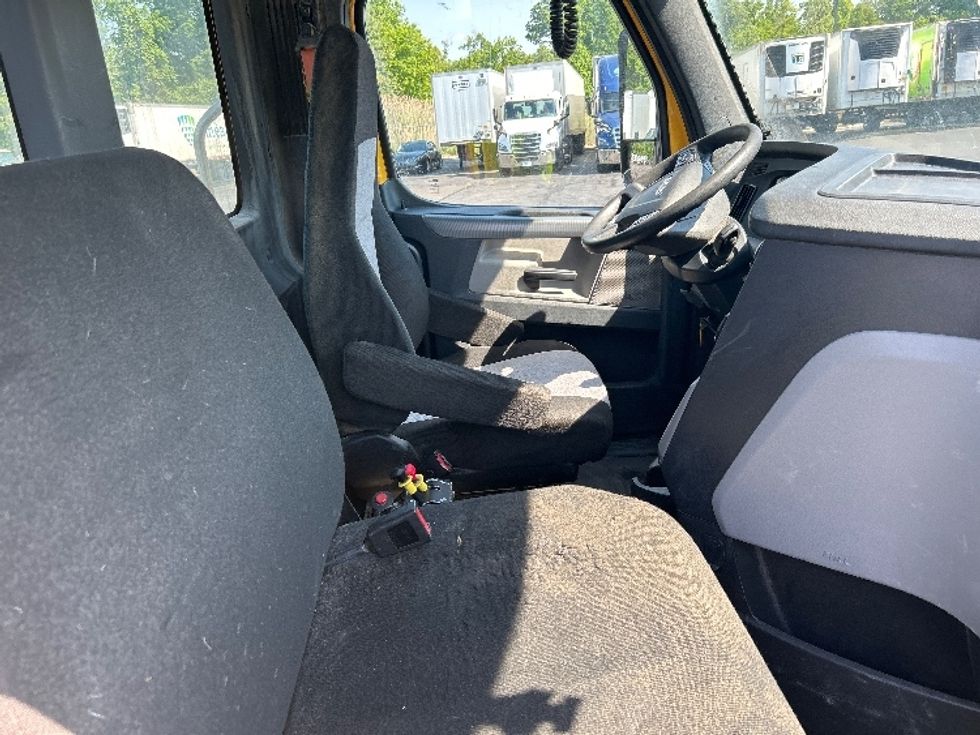 Day Cab Tractor-Heavy Duty Tractors-Freightliner-2020-T11664ST-Middlefield-OH-106,630\n\t\tmiles-$ 60,000 - Image 13