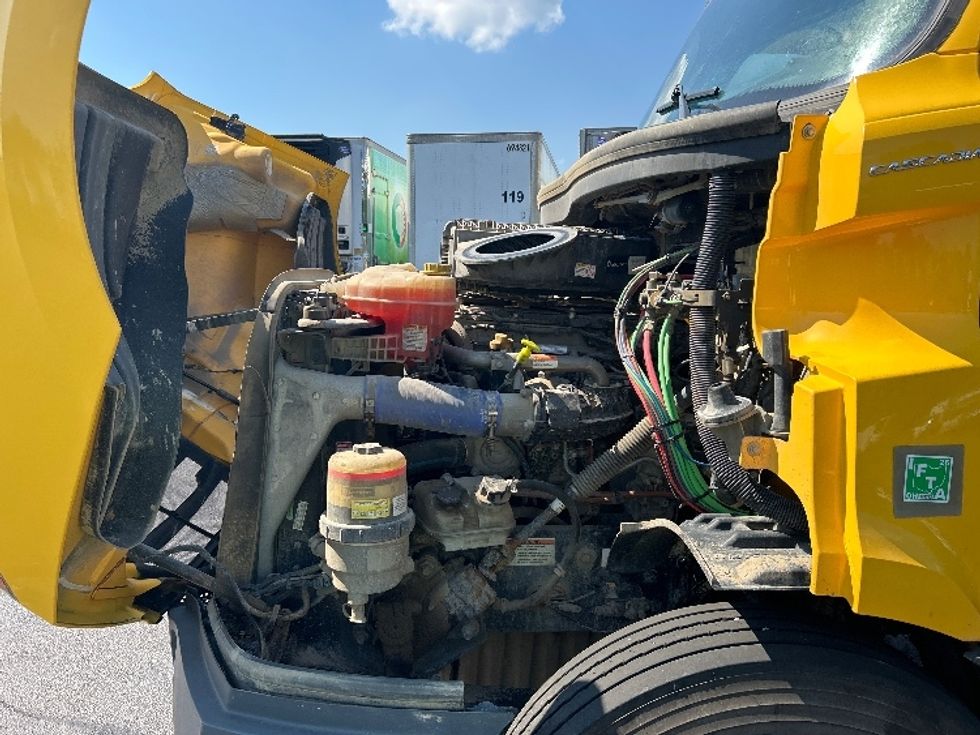 Day Cab Tractor-Heavy Duty Tractors-Freightliner-2020-T11664ST-Middlefield-OH-106,630\n\t\tmiles-$ 60,000 - Image 15