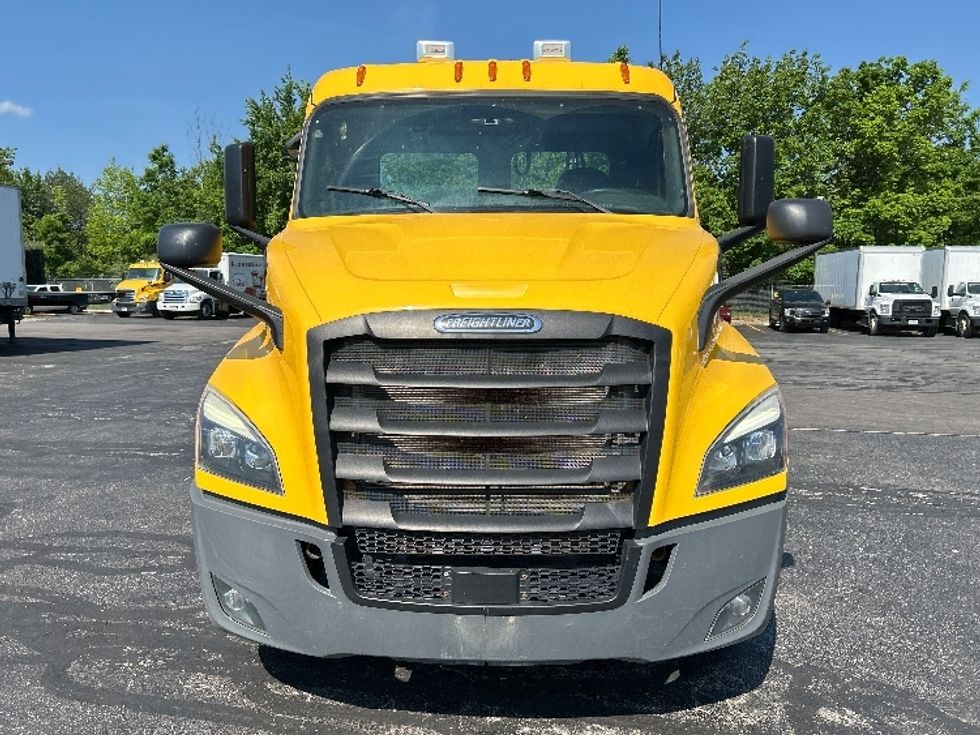 Day Cab Tractor-Heavy Duty Tractors-Freightliner-2020-T11664ST-Middlefield-OH-106,630\n\t\tmiles-$ 60,000 - Image 2