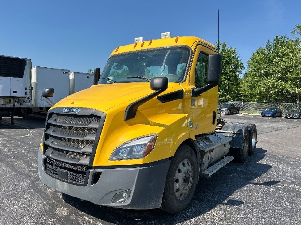Day Cab Tractor-Heavy Duty Tractors-Freightliner-2020-T11664ST-Middlefield-OH-106,630\n\t\tmiles-$ 60,000 - Image 3