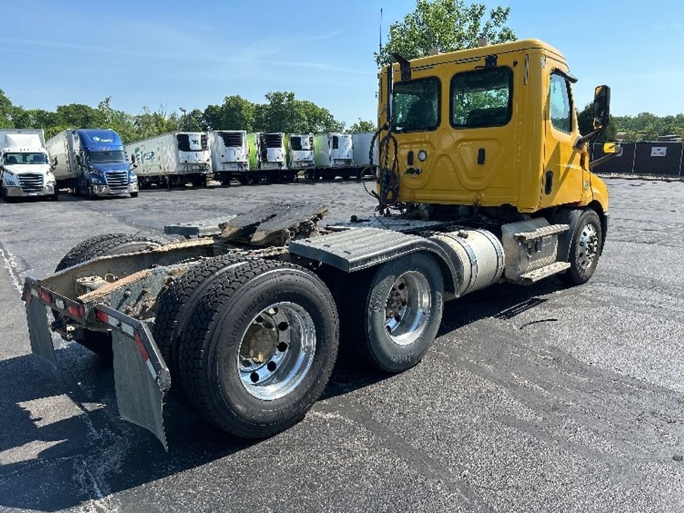 Day Cab Tractor-Heavy Duty Tractors-Freightliner-2020-T11664ST-Middlefield-OH-106,630\n\t\tmiles-$ 60,000 - Image 7