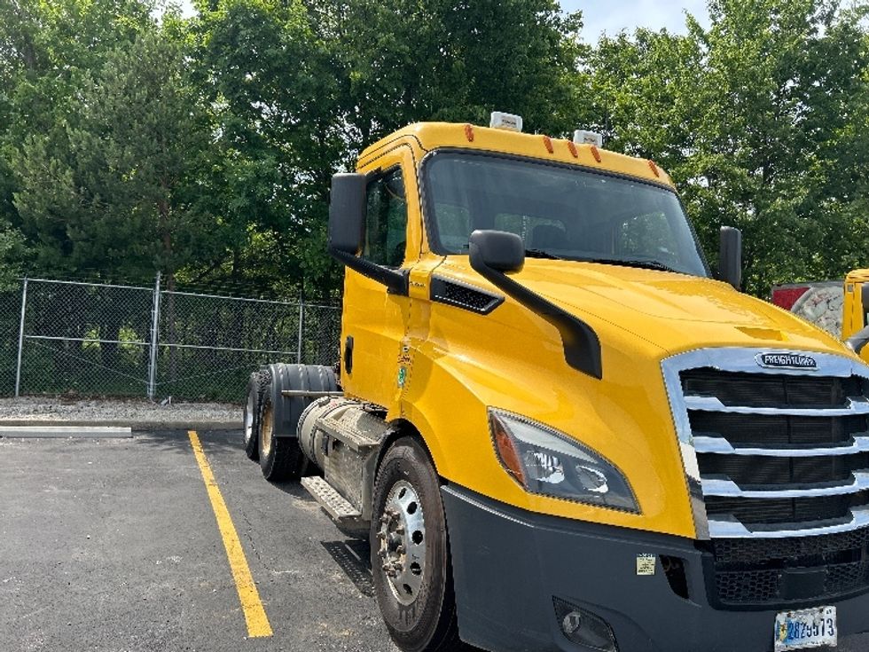Day Cab Tractor-Heavy Duty Tractors-Freightliner-2020-T11664ST-Middlefield-OH-181,072\n\t\tmiles-$ 56,000 - Image 1