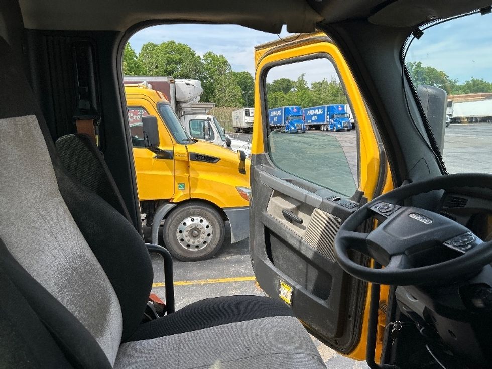 Day Cab Tractor-Heavy Duty Tractors-Freightliner-2020-T11664ST-Middlefield-OH-181,072\n\t\tmiles-$ 56,000 - Image 14