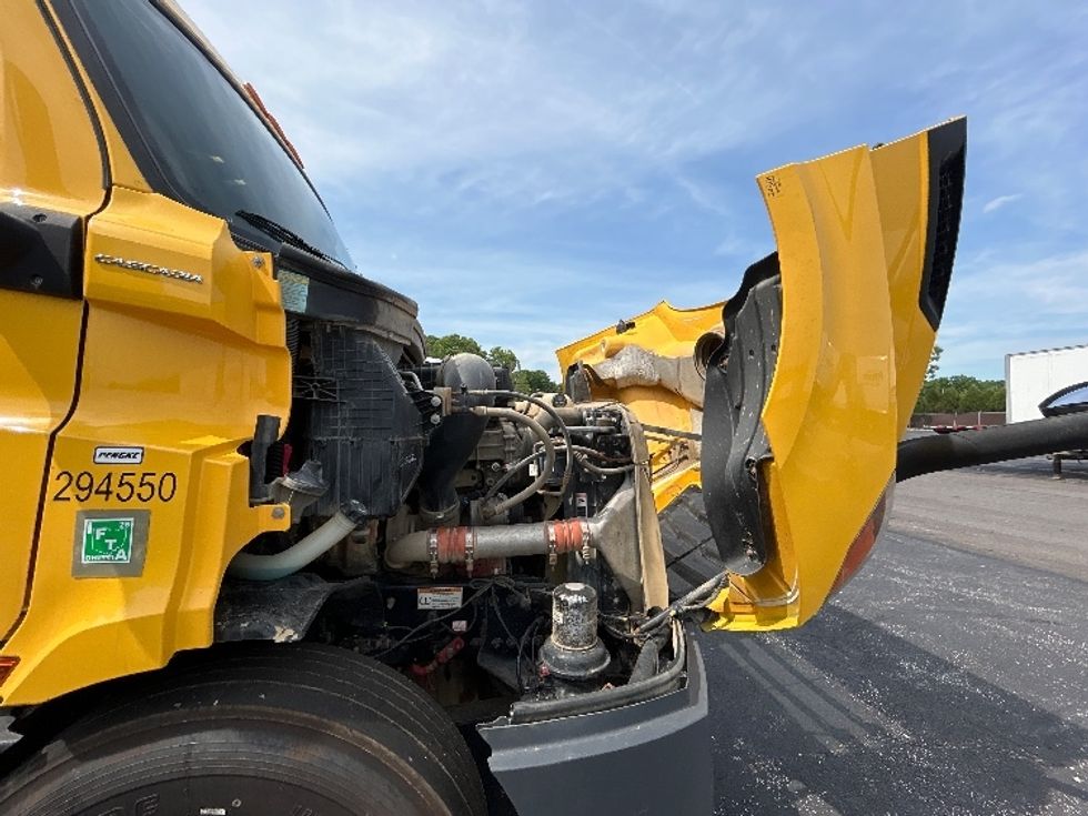 Day Cab Tractor-Heavy Duty Tractors-Freightliner-2020-T11664ST-Middlefield-OH-181,072\n\t\tmiles-$ 56,000 - Image 15