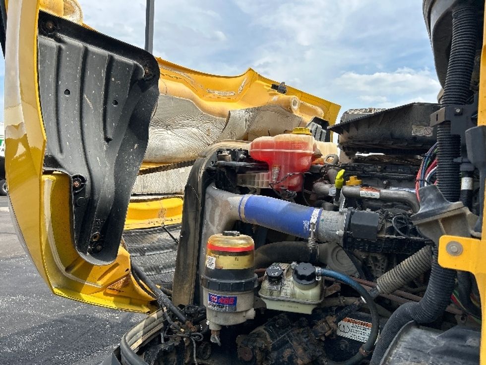 Day Cab Tractor-Heavy Duty Tractors-Freightliner-2020-T11664ST-Middlefield-OH-181,072\n\t\tmiles-$ 56,000 - Image 16