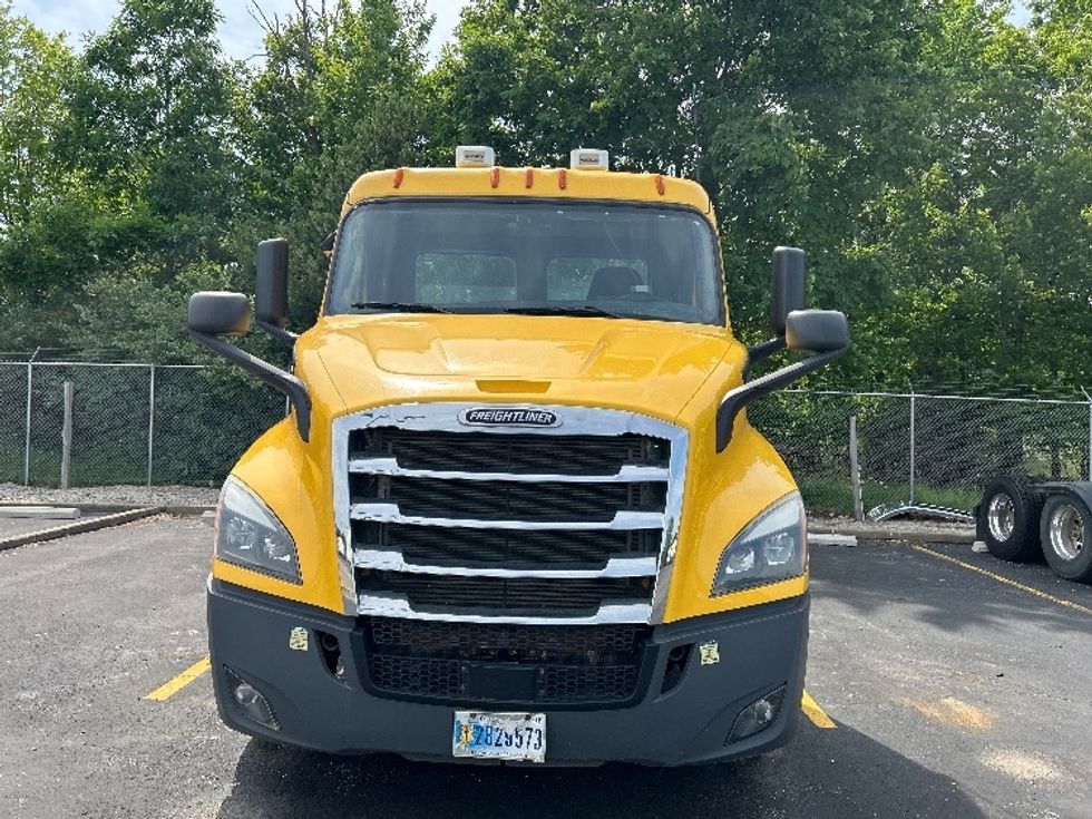 Day Cab Tractor-Heavy Duty Tractors-Freightliner-2020-T11664ST-Middlefield-OH-181,072\n\t\tmiles-$ 56,000 - Image 2